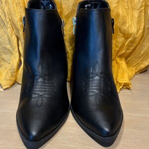 Dolce Vita Black Leather Pointed Ankle Boots - Kiki size 7 1/2 NWOT